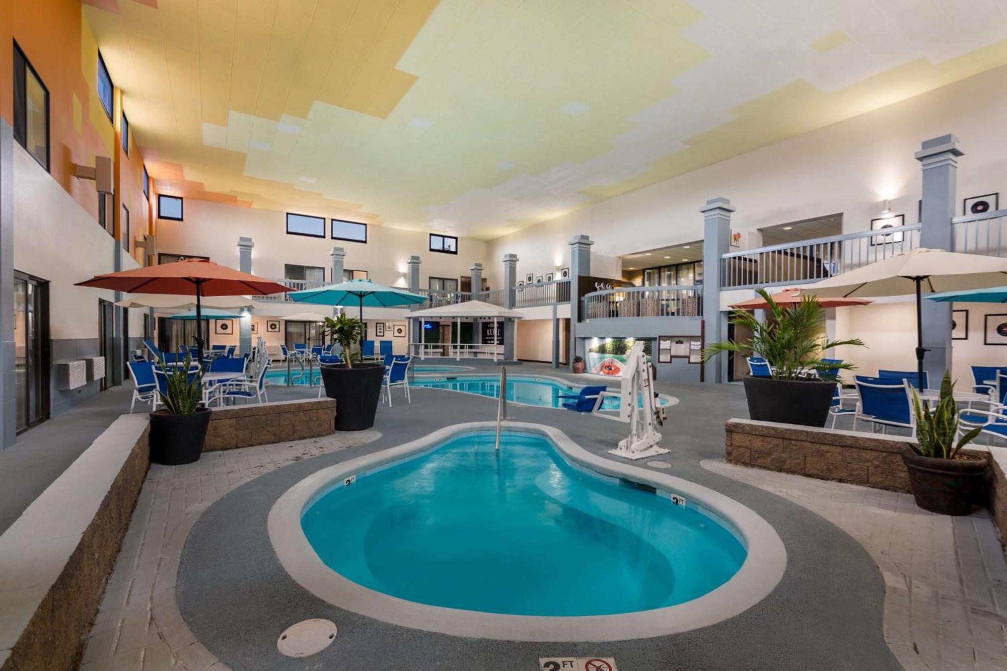 Hotel Revel Minot Exterior foto