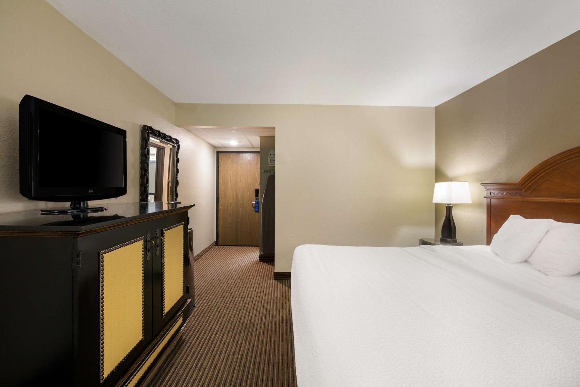 Hotel Revel Minot Exterior foto