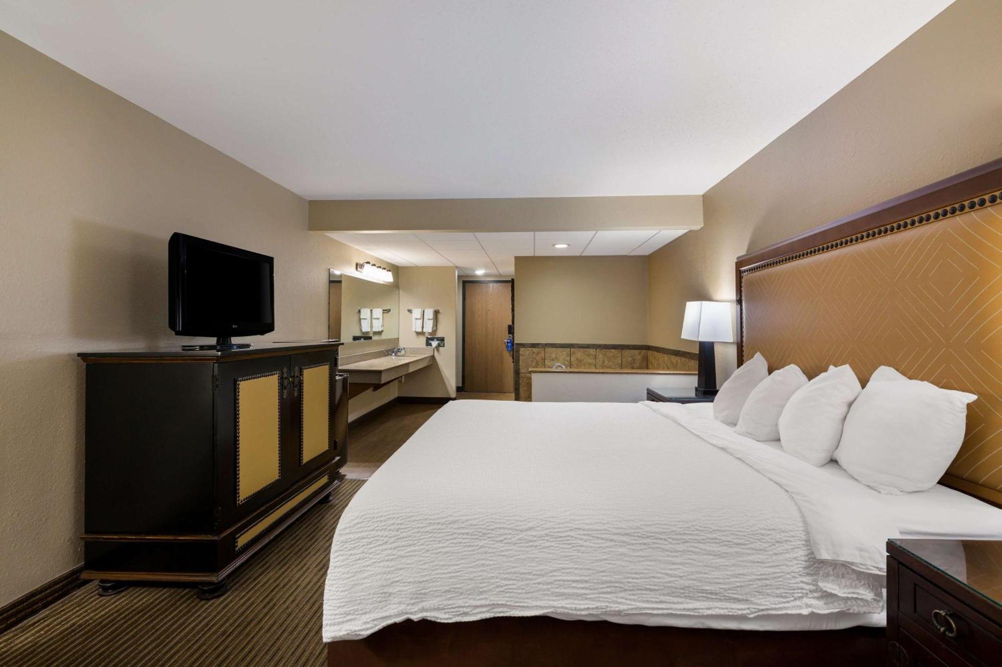 Hotel Revel Minot Exterior foto