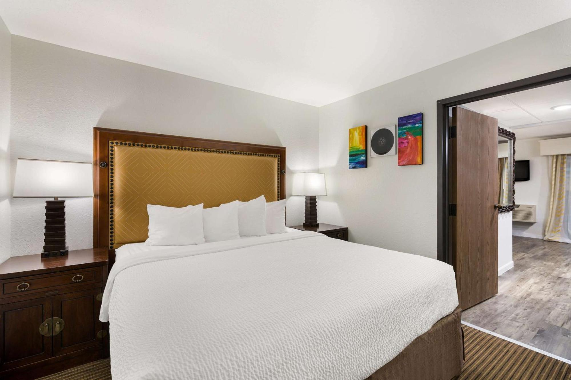 Hotel Revel Minot Exterior foto