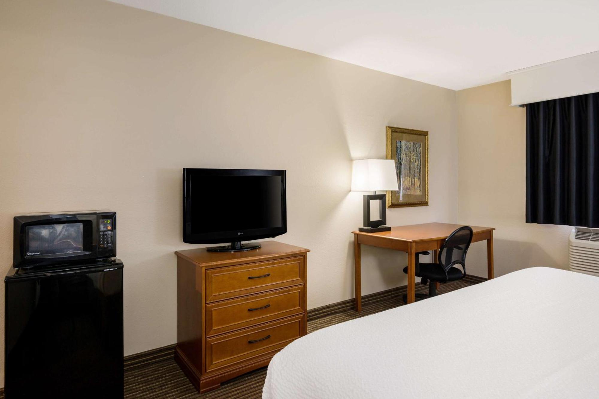 Hotel Revel Minot Exterior foto