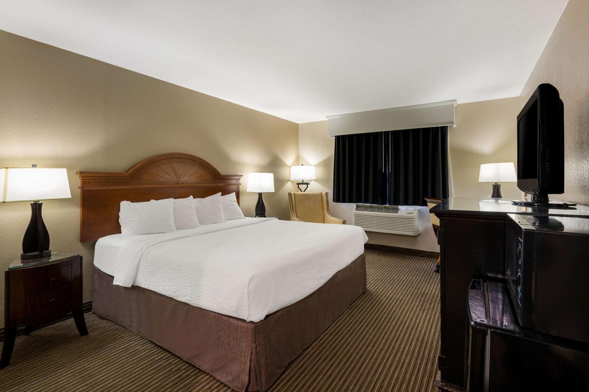 Hotel Revel Minot Exterior foto