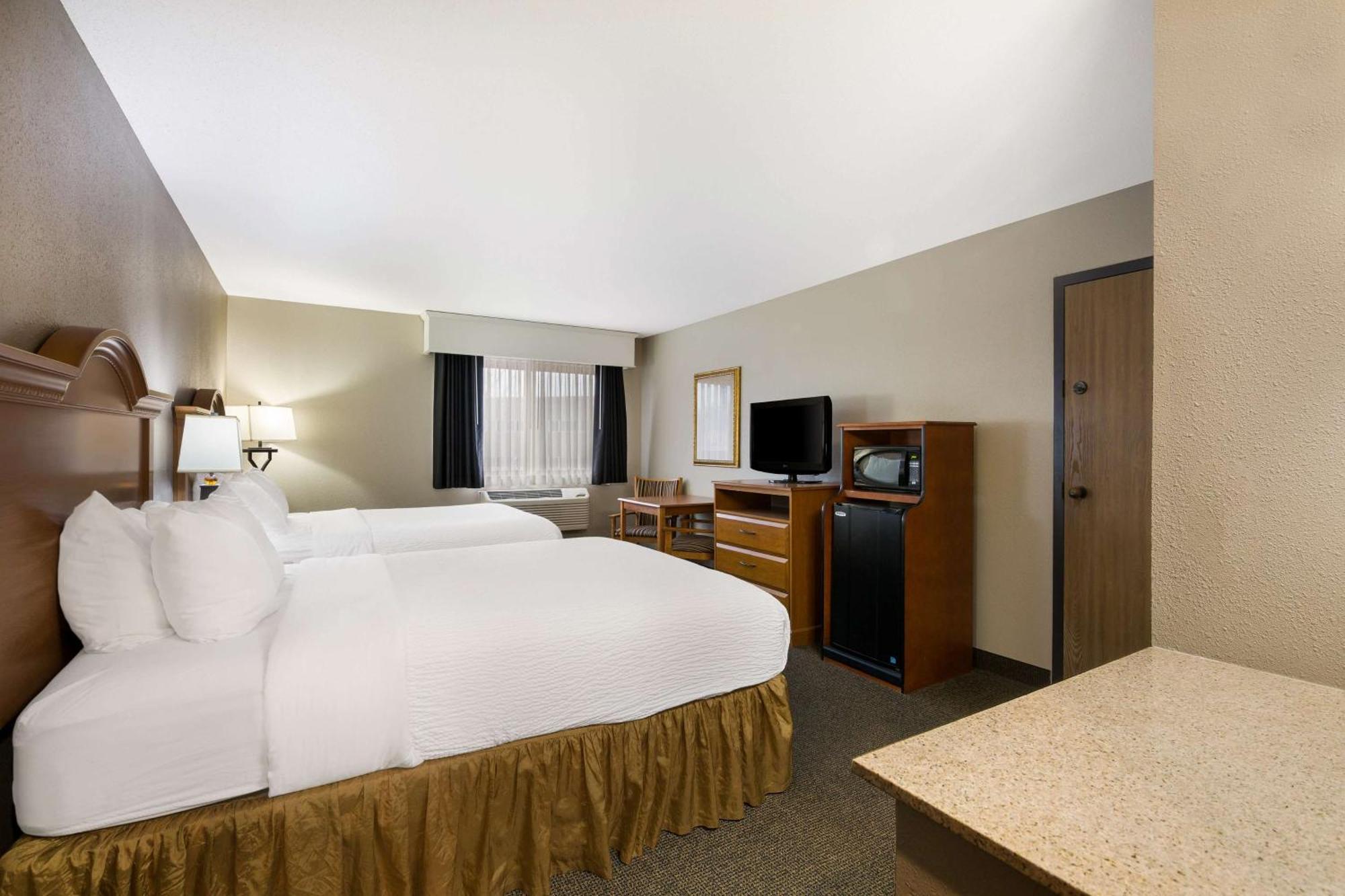 Hotel Revel Minot Exterior foto