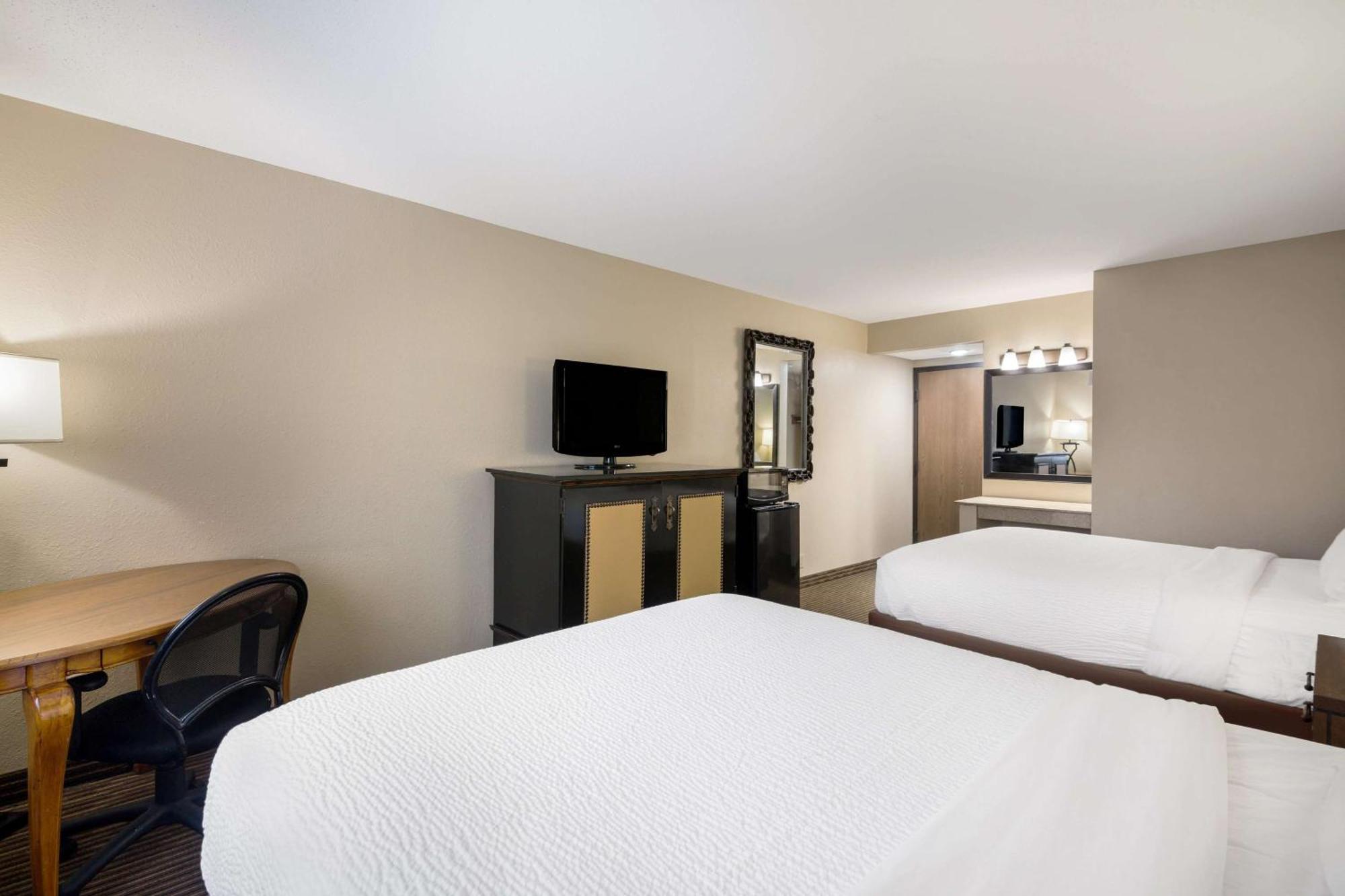 Hotel Revel Minot Exterior foto