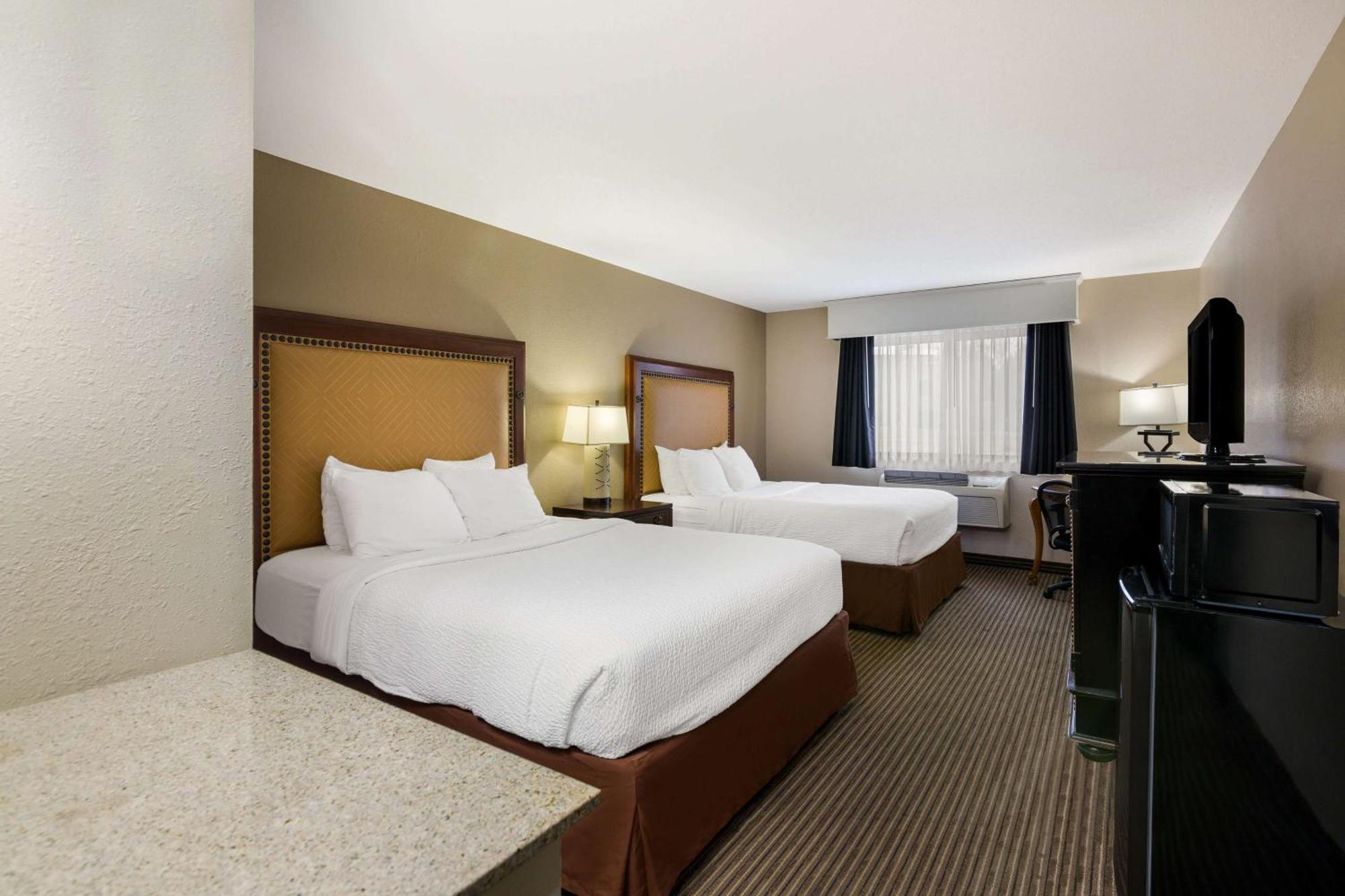 Hotel Revel Minot Exterior foto